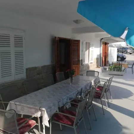 Feriehus Ribari - Four Bedroom With Terrace *